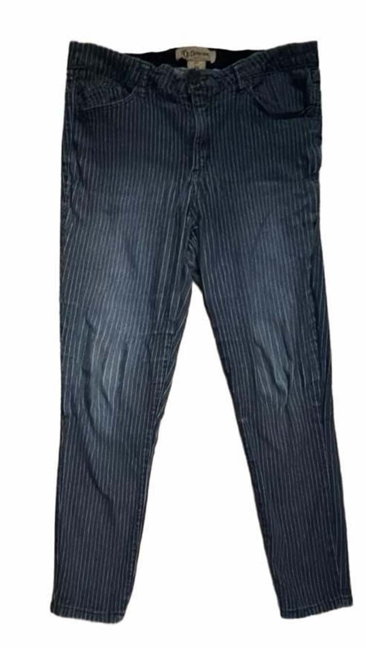 Democracy Ab-Solution Pinstripe Ankle Jeans 8P